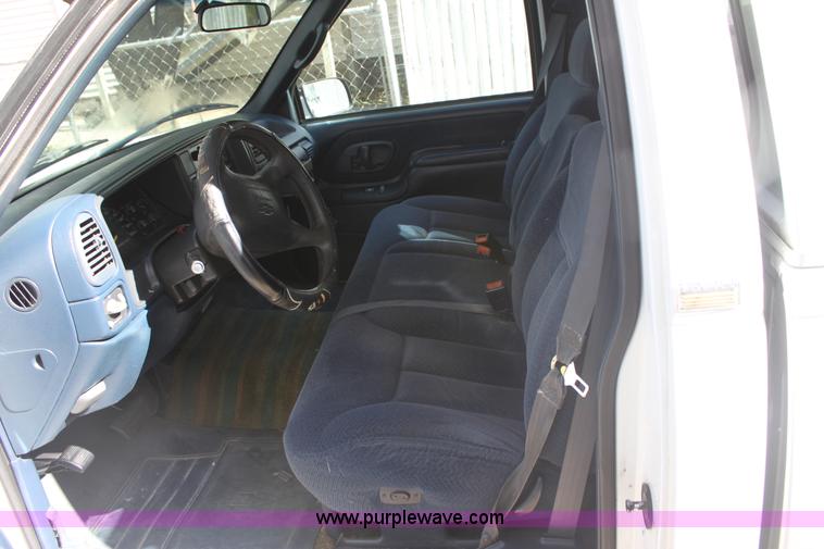 image for item E4303 1995 Chevrolet Silverado 1500 pickup truck