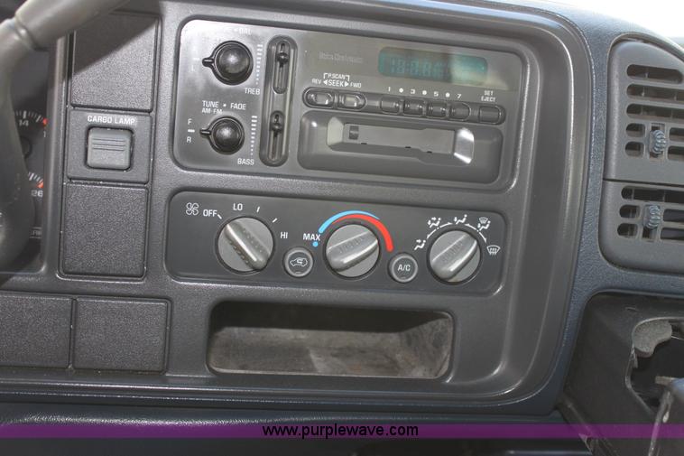 image for item E4303 1995 Chevrolet Silverado 1500 pickup truck