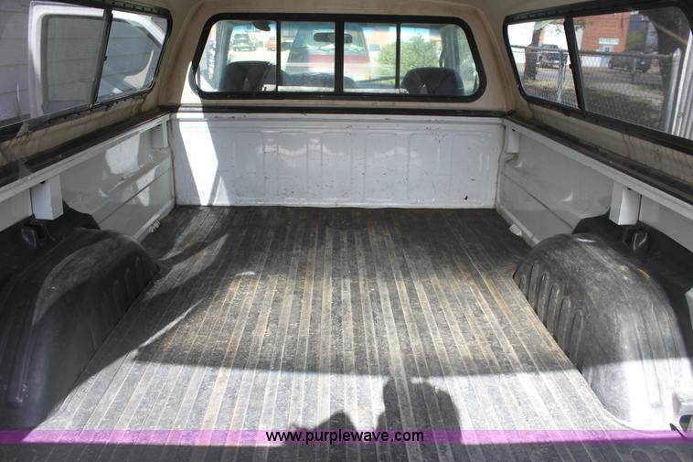 image for item E4303 1995 Chevrolet Silverado 1500 pickup truck