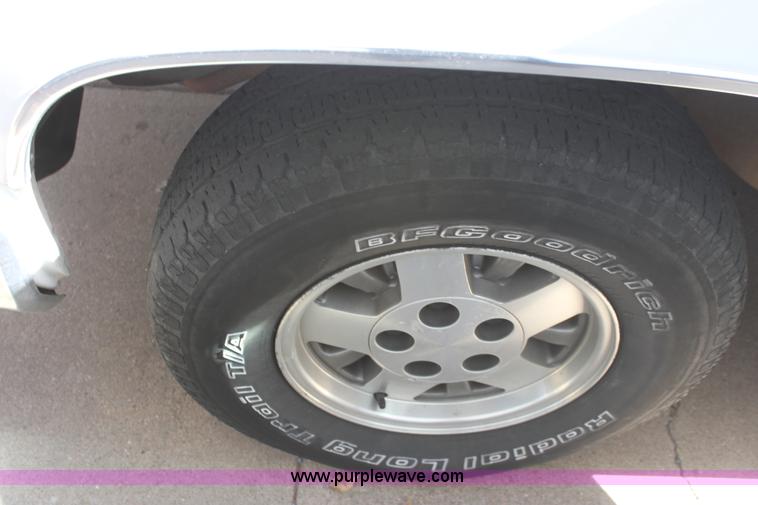 image for item E4303 1995 Chevrolet Silverado 1500 pickup truck