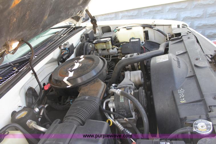 image for item E4303 1995 Chevrolet Silverado 1500 pickup truck