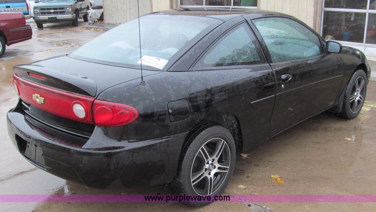 image for item E5651 2004 Chevrolet Cavalier LS