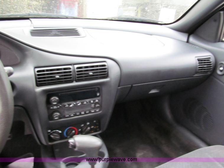 image for item E5651 2004 Chevrolet Cavalier LS
