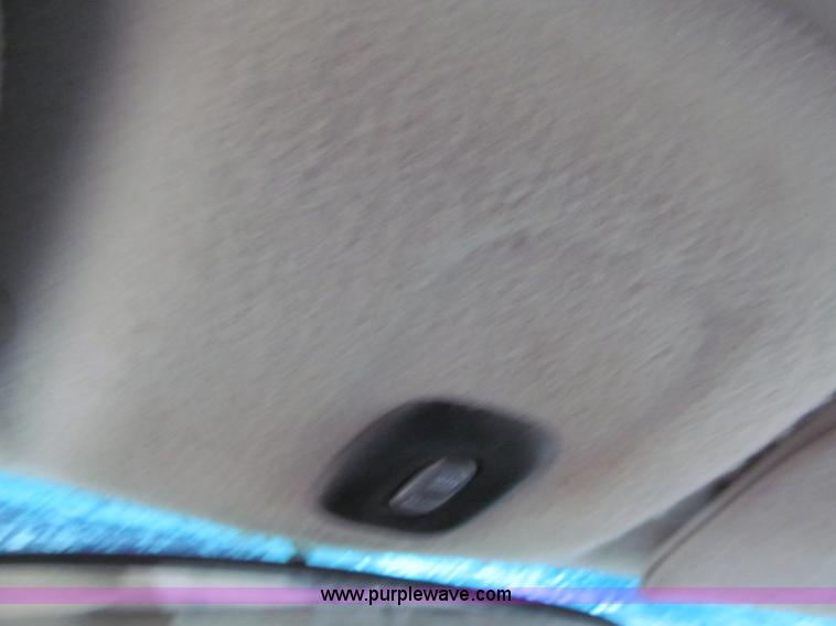 image for item E5651 2004 Chevrolet Cavalier LS