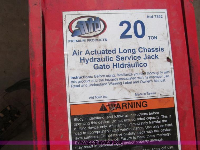 image for item E5678 20 ton floor jack