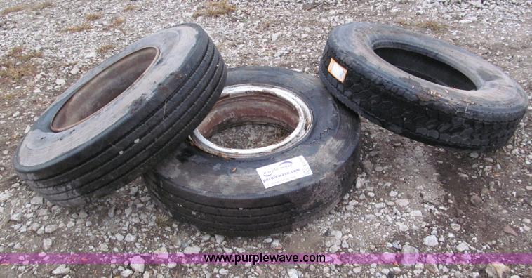 image for item E5700 (3) 11R22.5 tubless tires