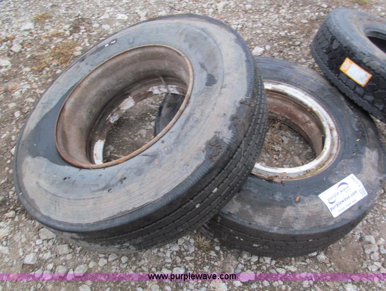 image for item E5700 (3) 11R22.5 tubless tires