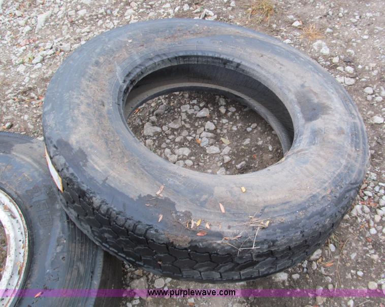 image for item E5700 (3) 11R22.5 tubless tires