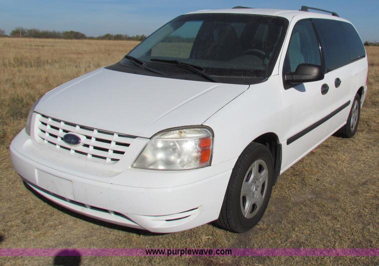 image for item E8152 2006 Ford Freestar SE minivan