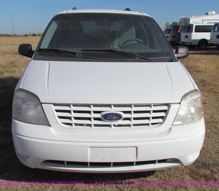 image for item E8152 2006 Ford Freestar SE minivan