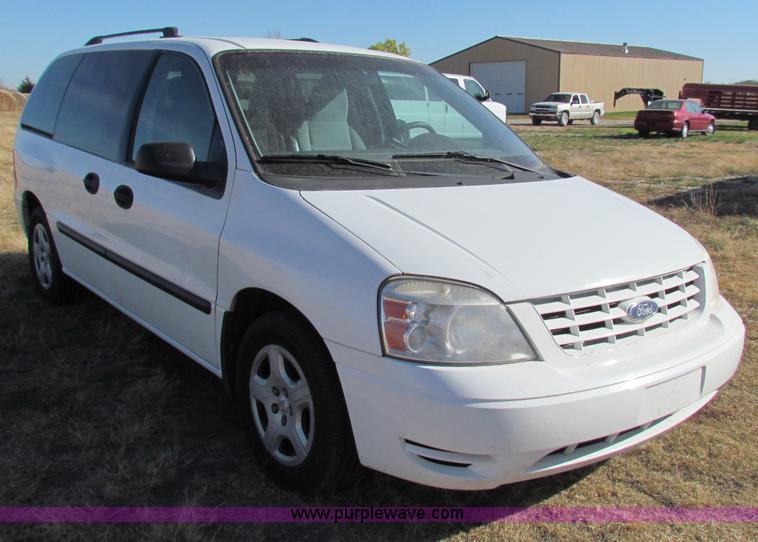 image for item E8152 2006 Ford Freestar SE minivan