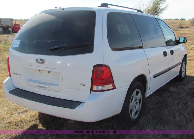 image for item E8152 2006 Ford Freestar SE minivan