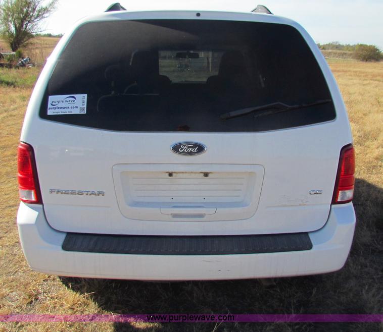 image for item E8152 2006 Ford Freestar SE minivan