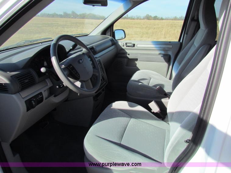 image for item E8152 2006 Ford Freestar SE minivan
