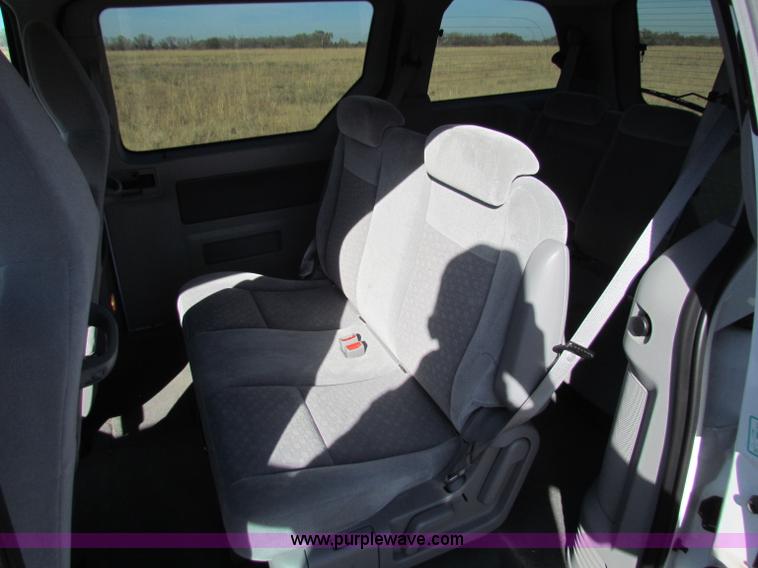 image for item E8152 2006 Ford Freestar SE minivan