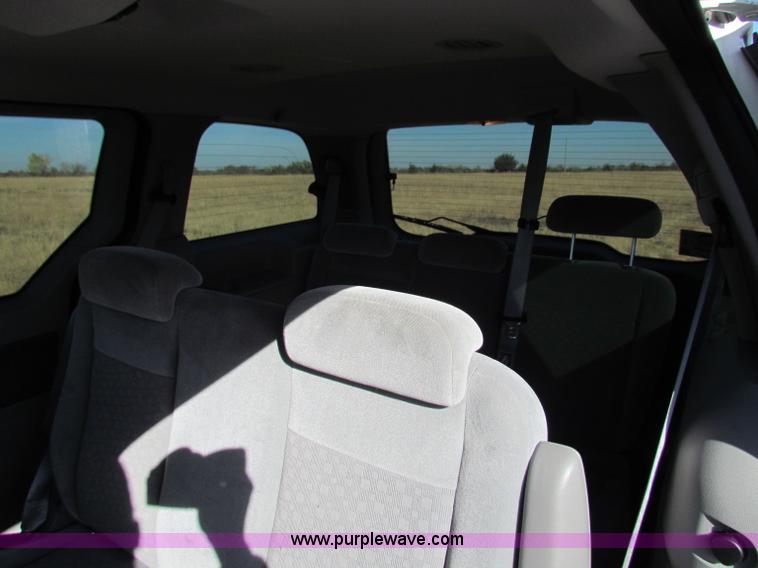 image for item E8152 2006 Ford Freestar SE minivan