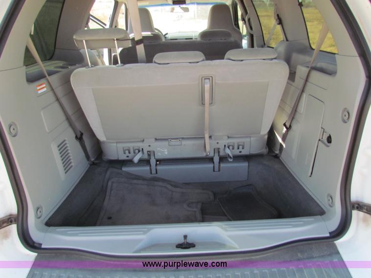 image for item E8152 2006 Ford Freestar SE minivan