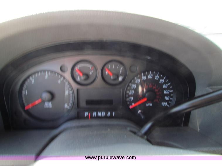 image for item E8152 2006 Ford Freestar SE minivan