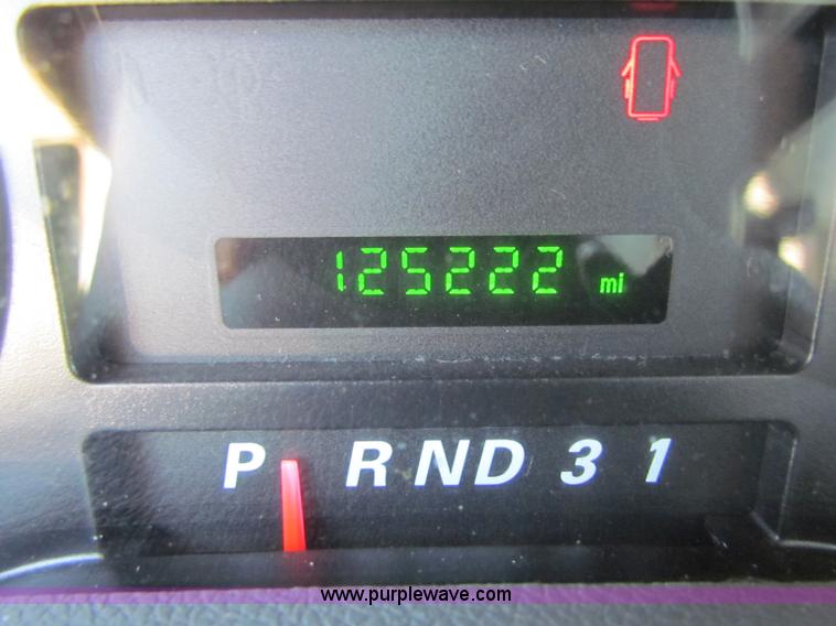 image for item E8152 2006 Ford Freestar SE minivan