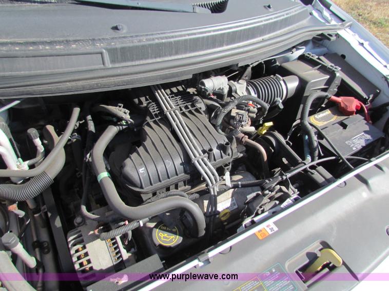 image for item E8152 2006 Ford Freestar SE minivan