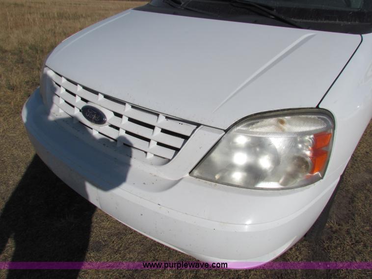 image for item E8152 2006 Ford Freestar SE minivan