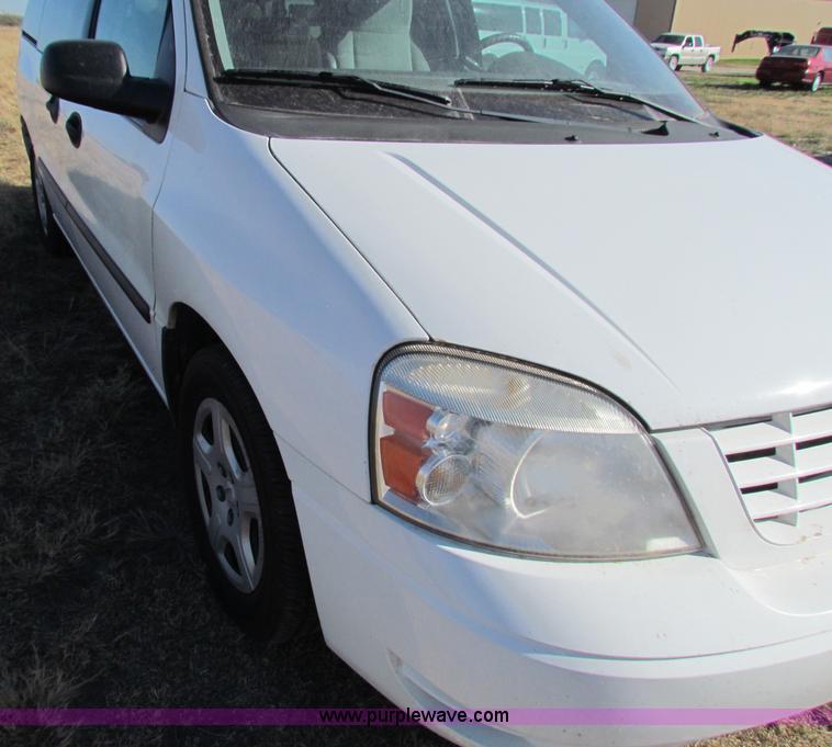 image for item E8152 2006 Ford Freestar SE minivan