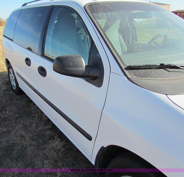image for item E8152 2006 Ford Freestar SE minivan