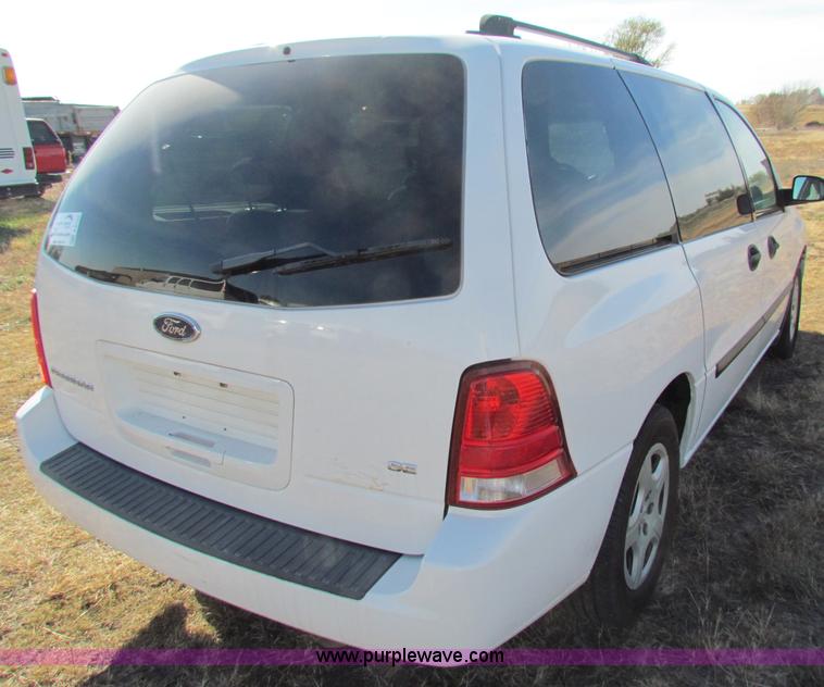 image for item E8152 2006 Ford Freestar SE minivan