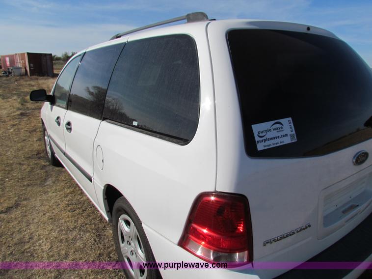 image for item E8152 2006 Ford Freestar SE minivan