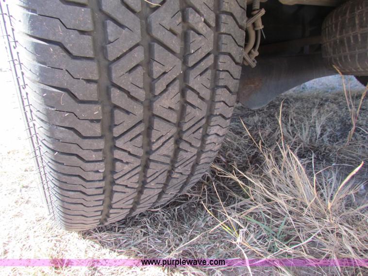 image for item E8152 2006 Ford Freestar SE minivan