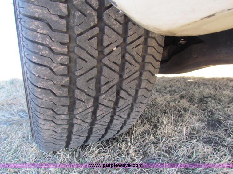 image for item E8152 2006 Ford Freestar SE minivan