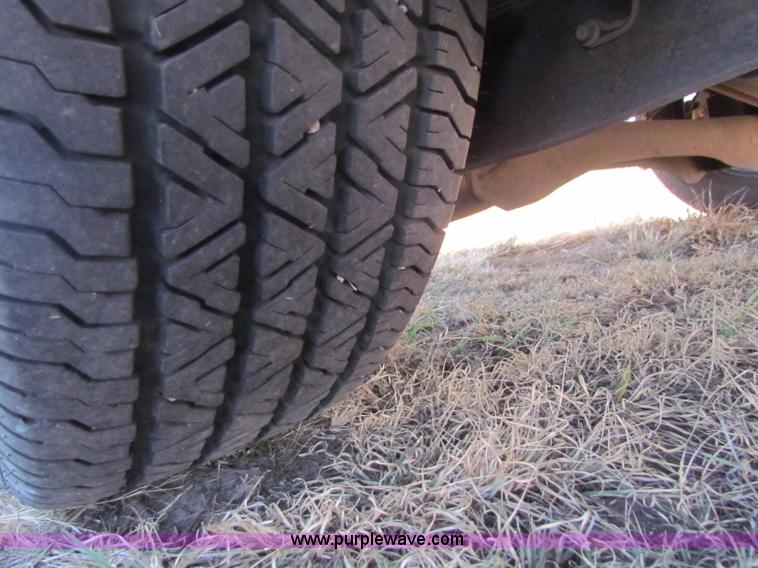 image for item E8152 2006 Ford Freestar SE minivan