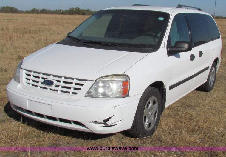 image for item E8153 2006 Ford Freestar SE minivan