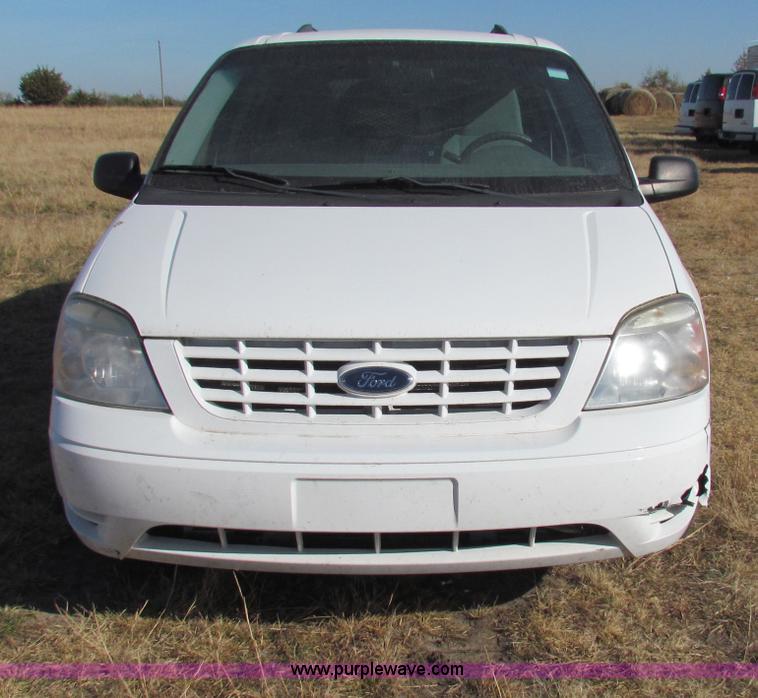 image for item E8153 2006 Ford Freestar SE minivan