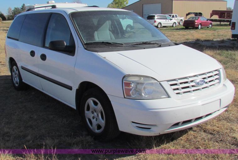 image for item E8153 2006 Ford Freestar SE minivan