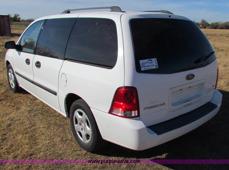 image for item E8153 2006 Ford Freestar SE minivan