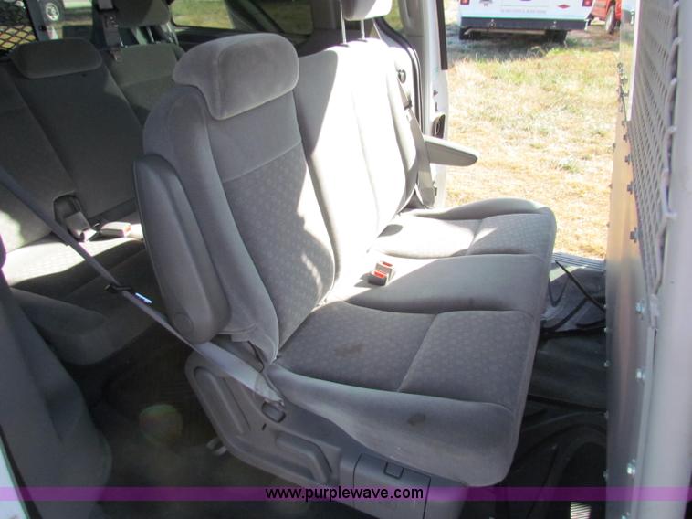 image for item E8153 2006 Ford Freestar SE minivan