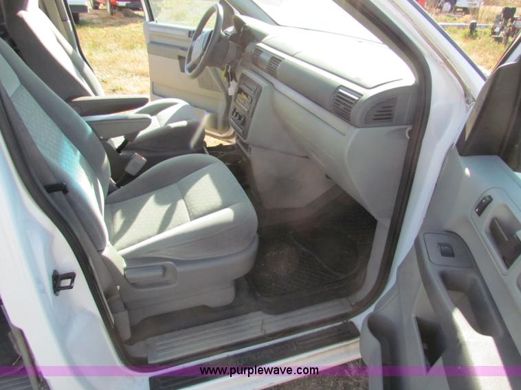 image for item E8153 2006 Ford Freestar SE minivan