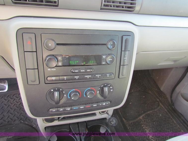 image for item E8153 2006 Ford Freestar SE minivan