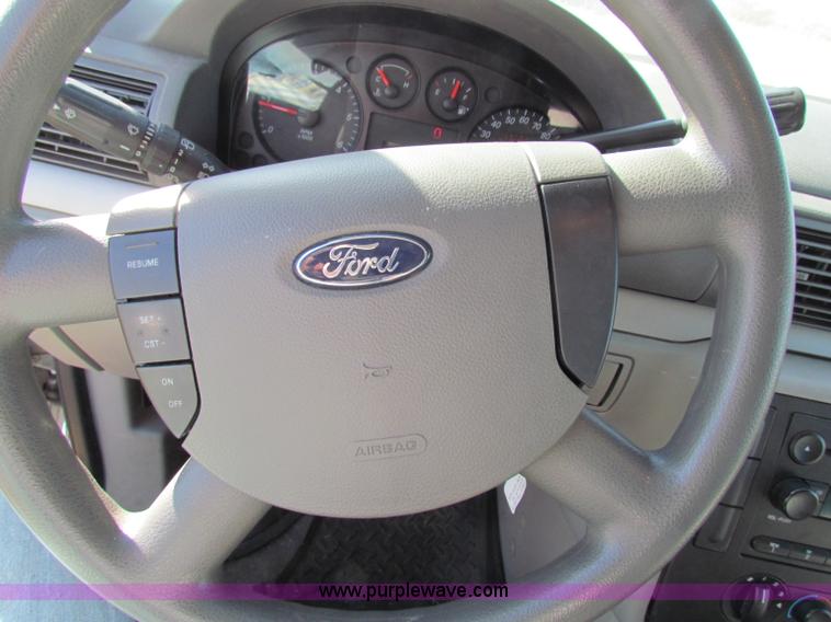 image for item E8153 2006 Ford Freestar SE minivan