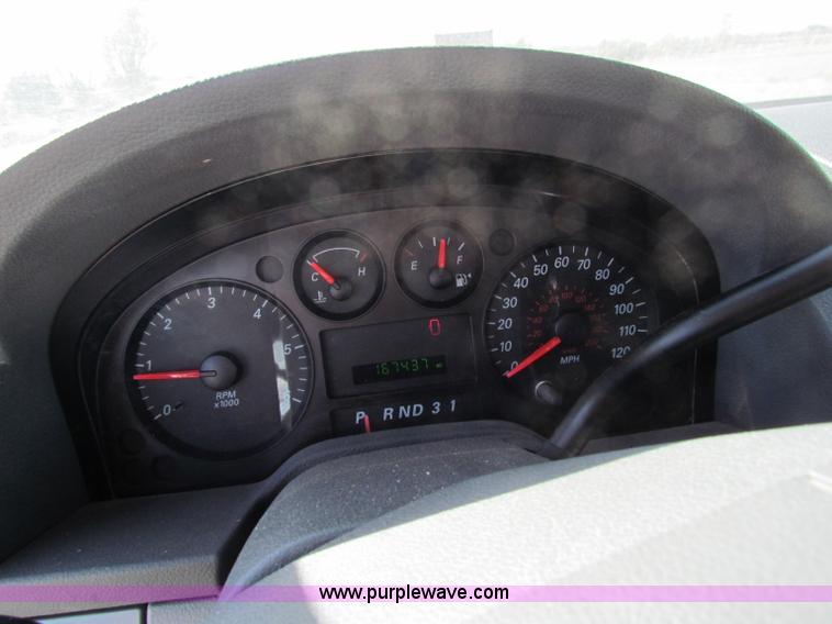 image for item E8153 2006 Ford Freestar SE minivan