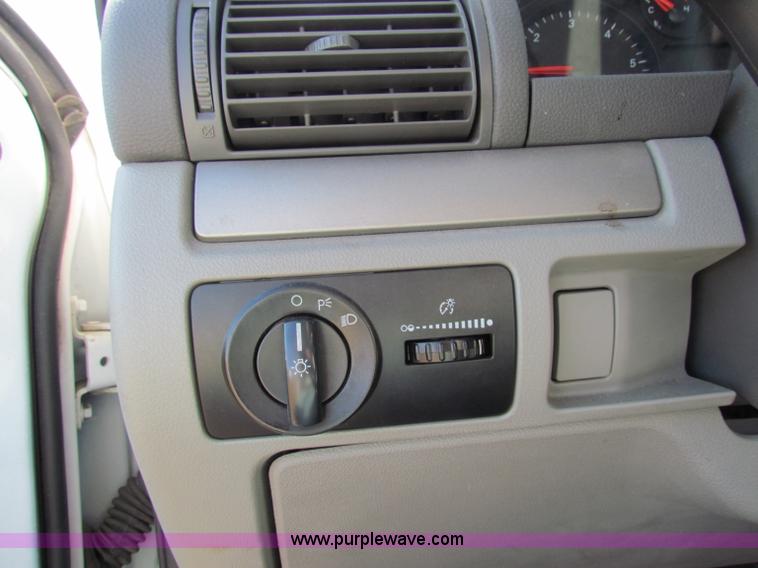 image for item E8153 2006 Ford Freestar SE minivan