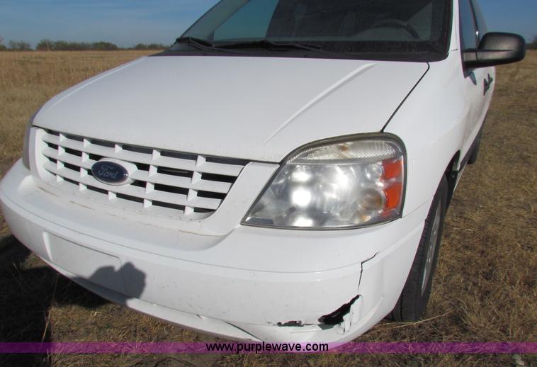 image for item E8153 2006 Ford Freestar SE minivan