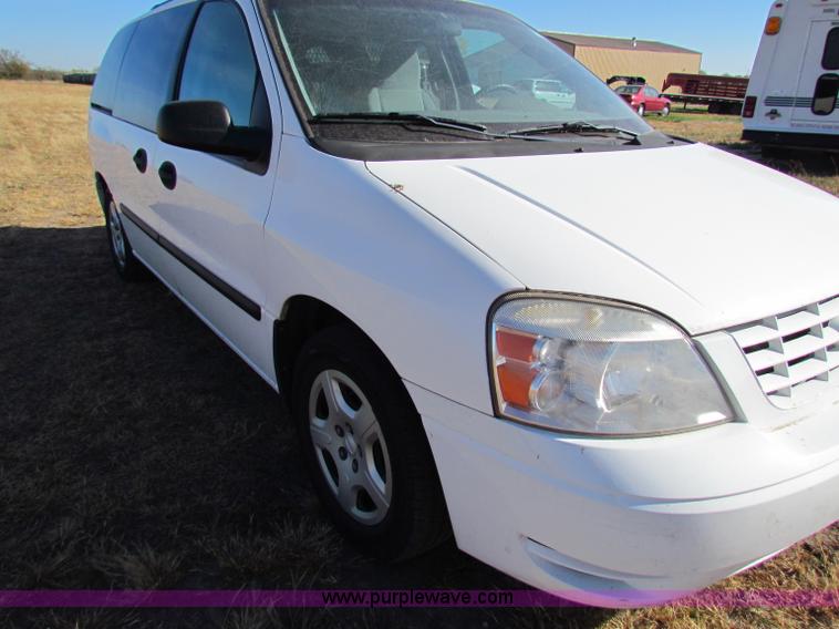 image for item E8153 2006 Ford Freestar SE minivan