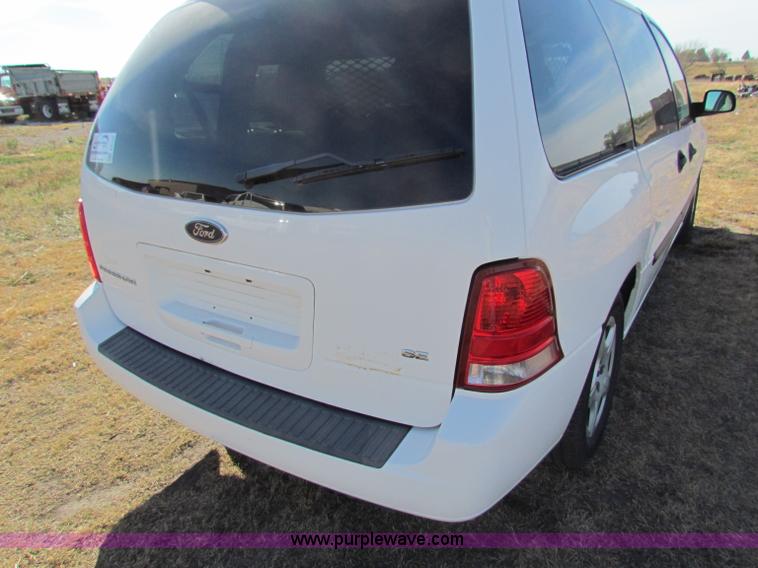image for item E8153 2006 Ford Freestar SE minivan