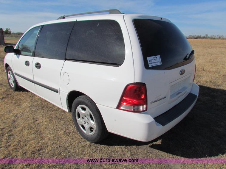 image for item E8153 2006 Ford Freestar SE minivan