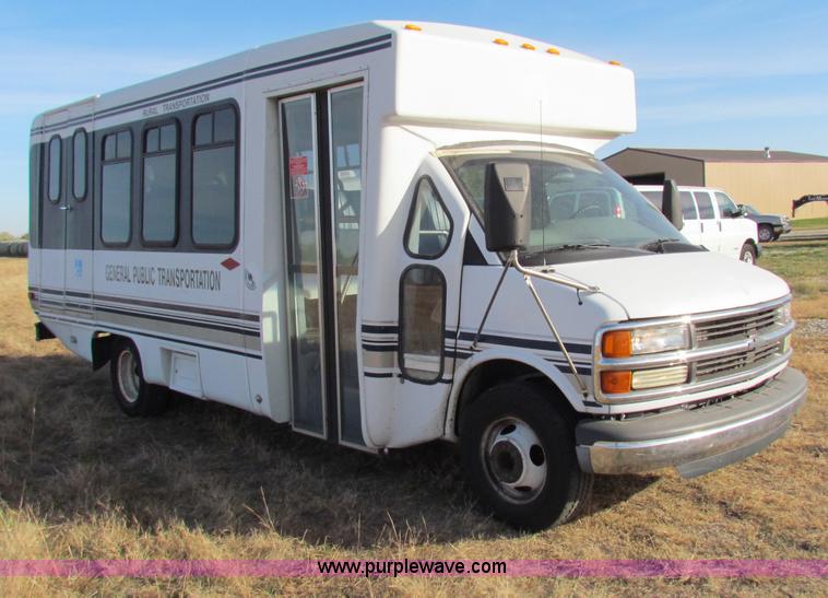 image for item E8160 2001 Chevrolet Express G3500 Cutaway bus