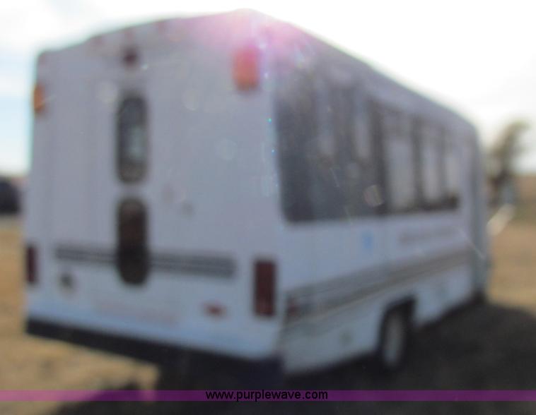 image for item E8160 2001 Chevrolet Express G3500 Cutaway bus