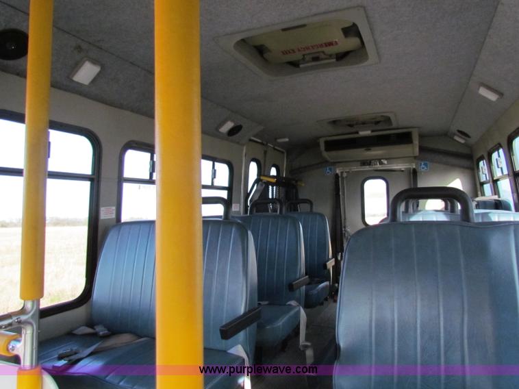 image for item E8160 2001 Chevrolet Express G3500 Cutaway bus