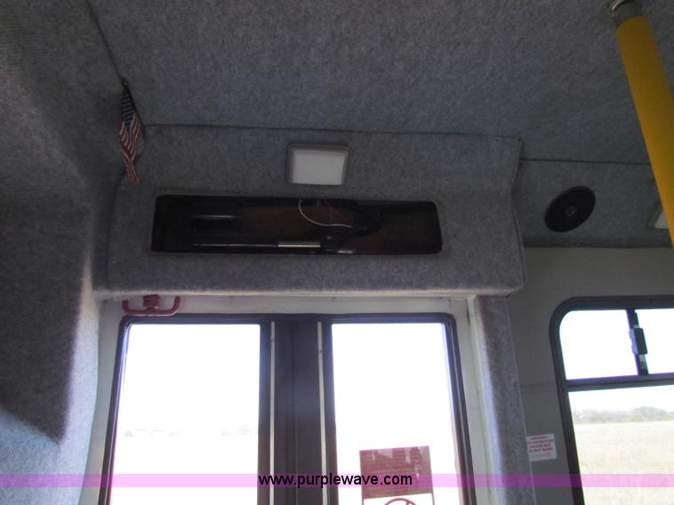 image for item E8160 2001 Chevrolet Express G3500 Cutaway bus